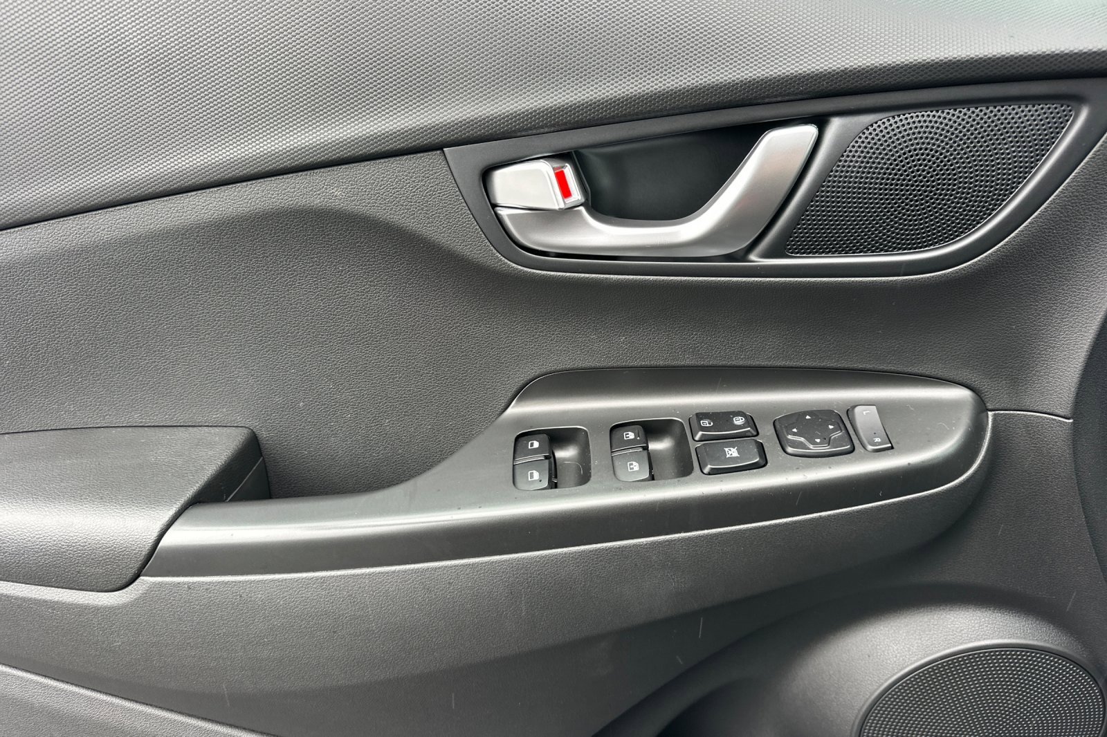 Used 2023 Hyundai Kona SE image 10