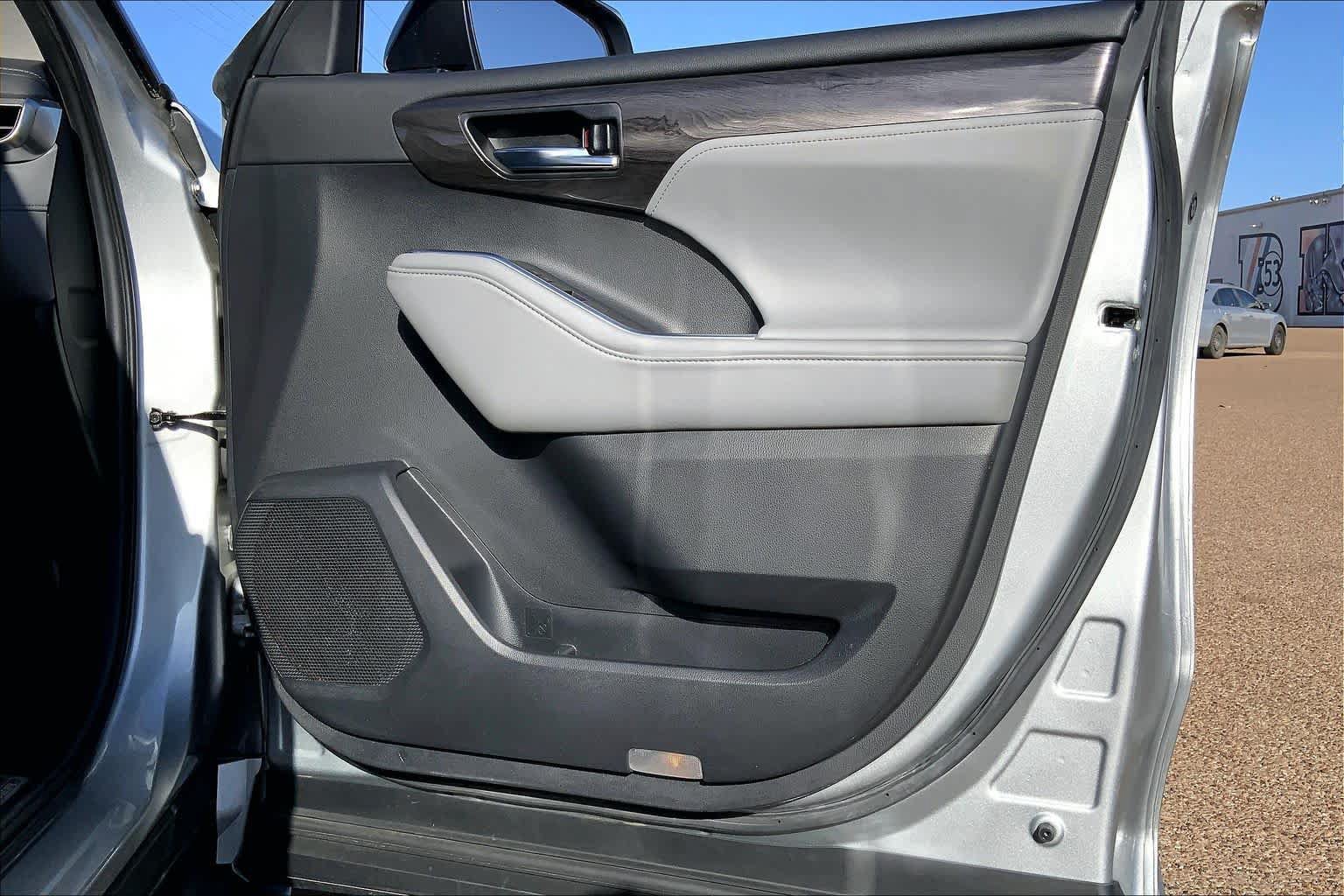 Used 2020 Toyota Highlander Platinum AWD/4WD image 59