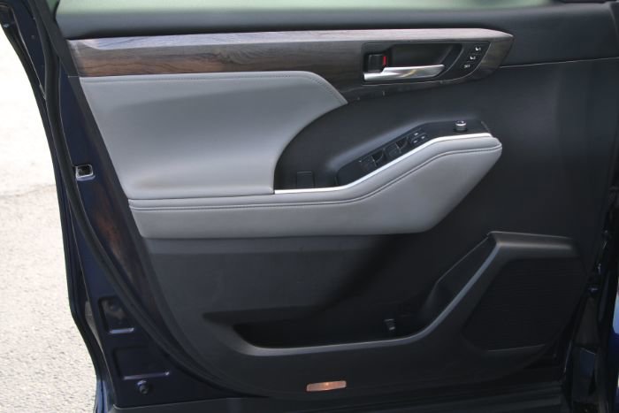 Used 2021 Toyota Highlander Limited image 5