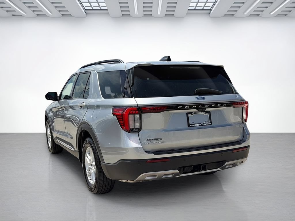 Used 2025 Ford Explorer Active w/ Active Comfort Package RWD image 5