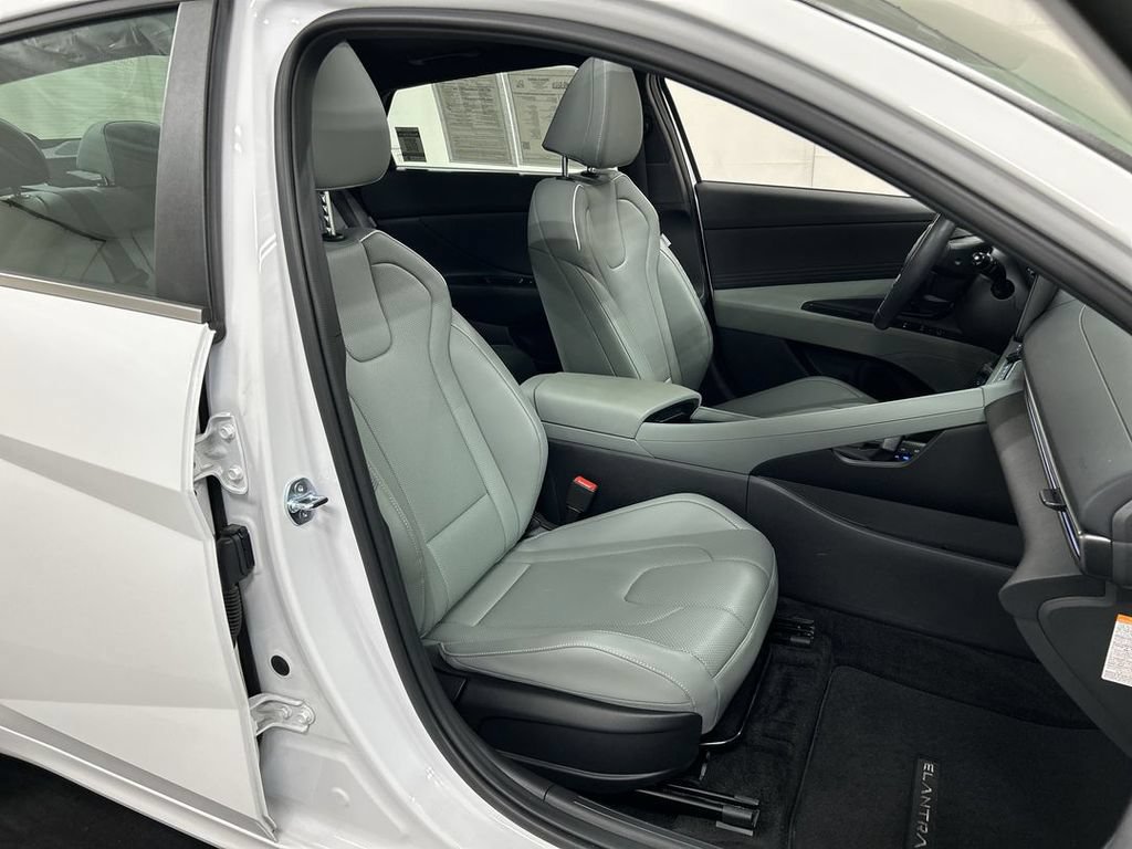Used 2025 Hyundai Elantra Limited FWD image 24