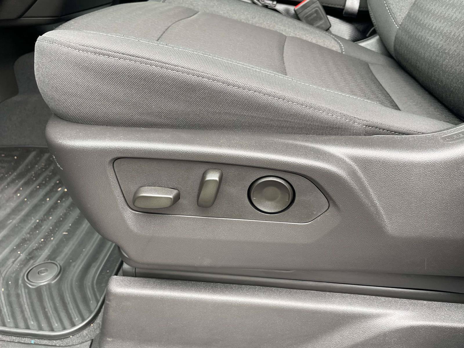 Used 2025 Chevrolet Silverado 2500 Custom w/ Custom Value Package AWD/4WD image 13