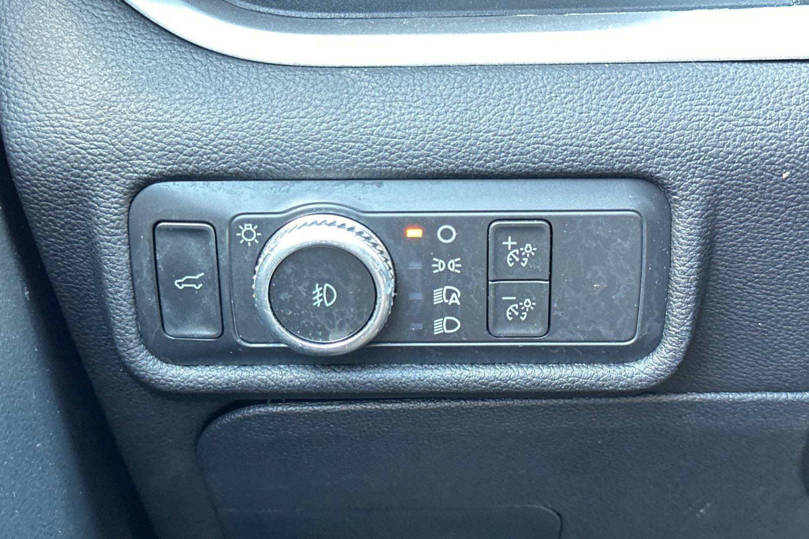 Used 2021 Ford Explorer XLT w/ Equipment Group 202A RWD image 40