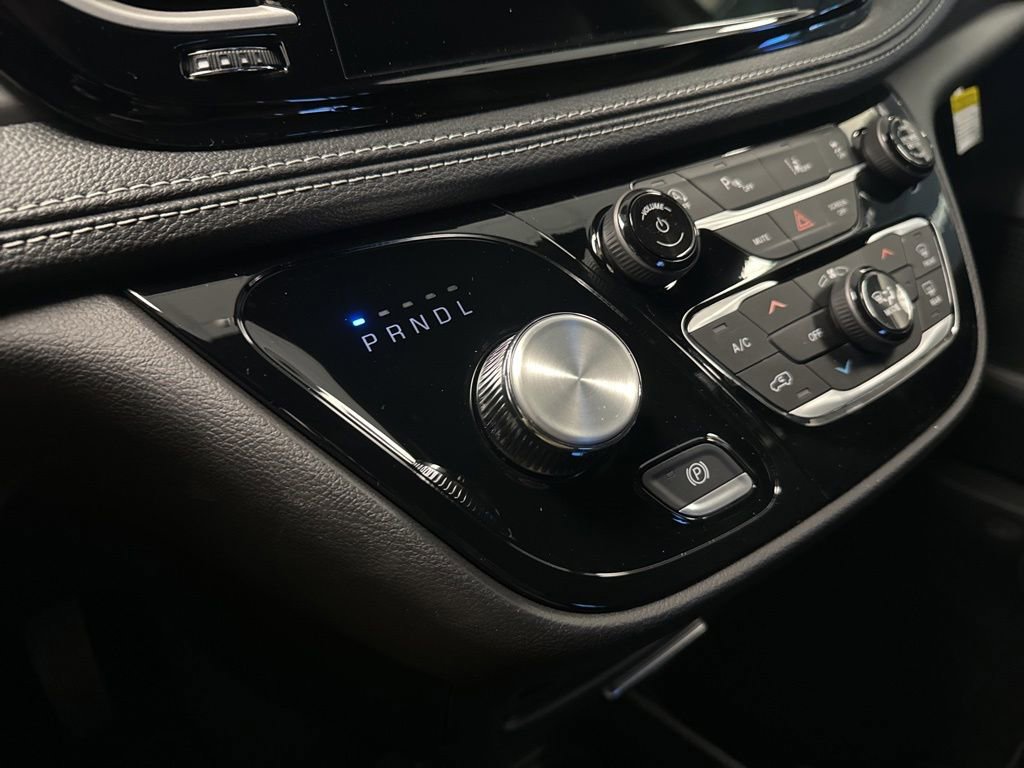 New 2027 Chrysler Pacifica Select AWD/4WD image 29