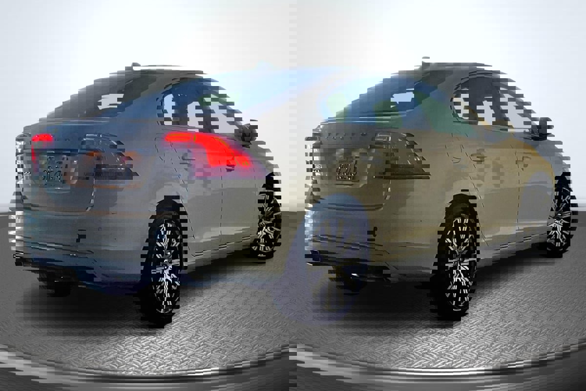 Used 2018 Volvo S60 T5 Inscription image 13