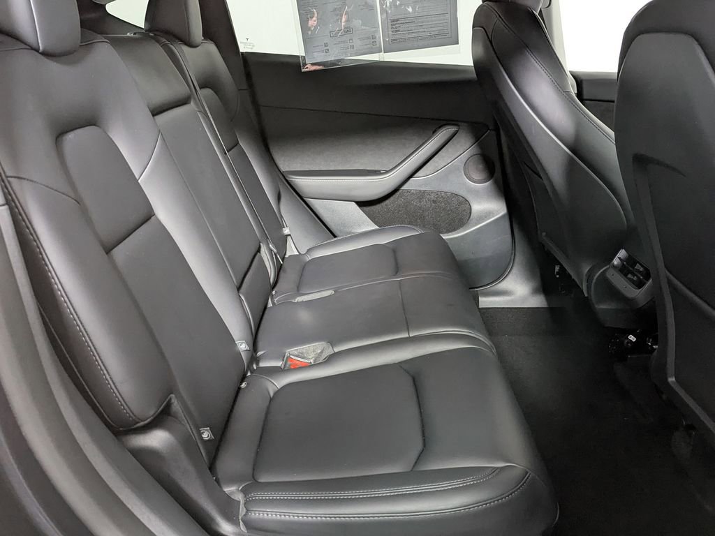 Used 2025 Tesla Model Y Long Range image 35