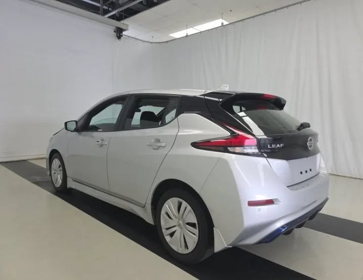 Used 2022 Nissan Leaf S FWD image 4