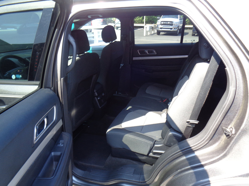 Used 2016 Ford Explorer XLT w/ Equipment Group 201A AWD/4WD image 12