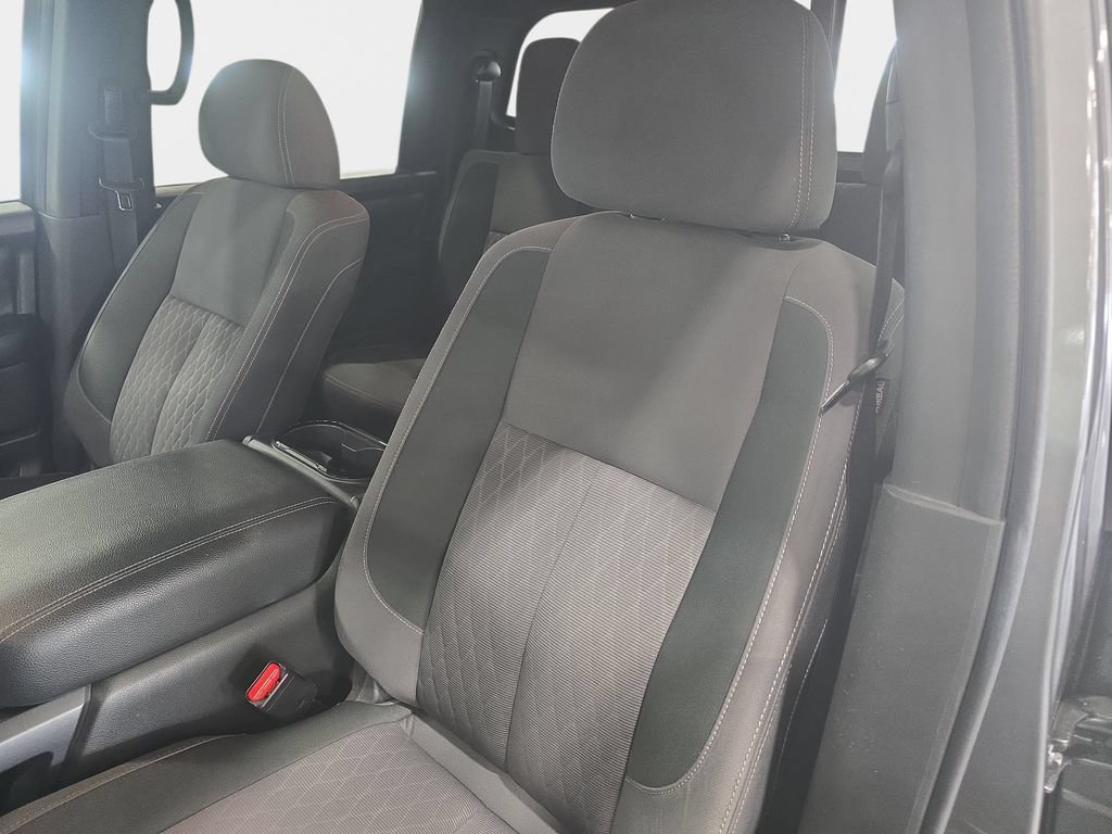 Used 2024 Nissan Titan SV w/ SV Convenience Package RWD image 18