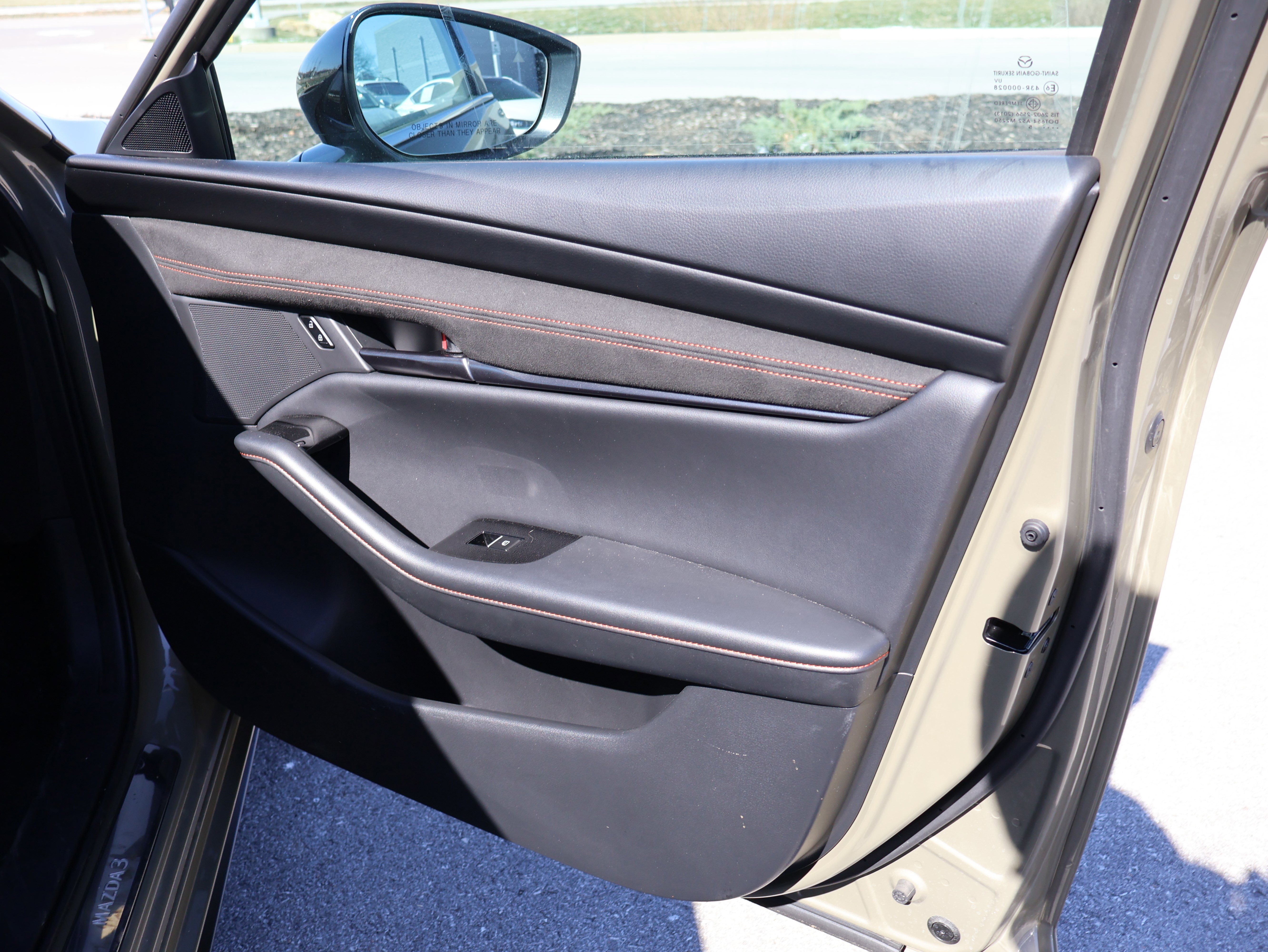 Certified 2025 MAZDA MAZDA3 Carbon AWD/4WD image 9