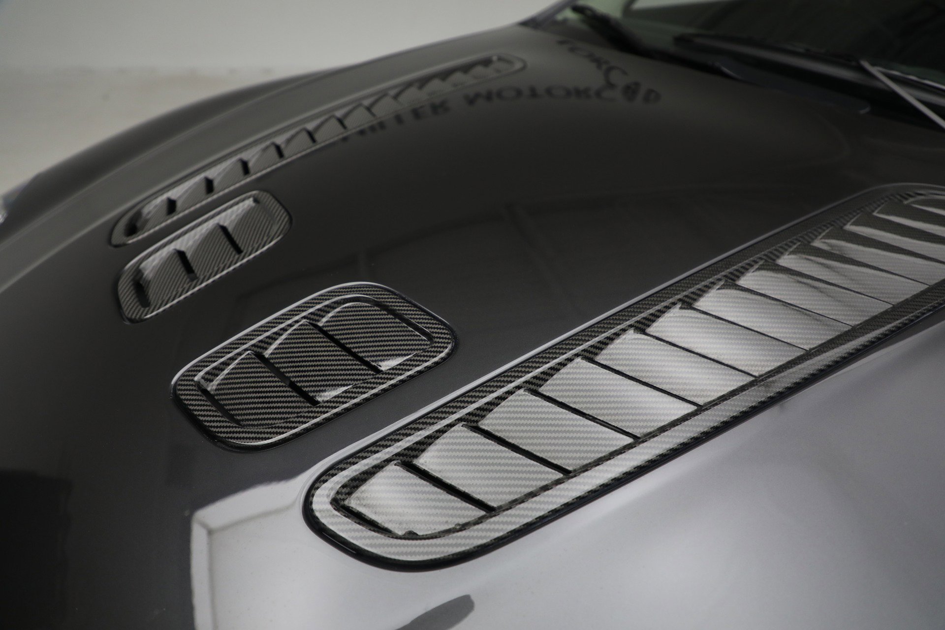 Used 2011 Aston Martin V12 Vantage Coupe image 14