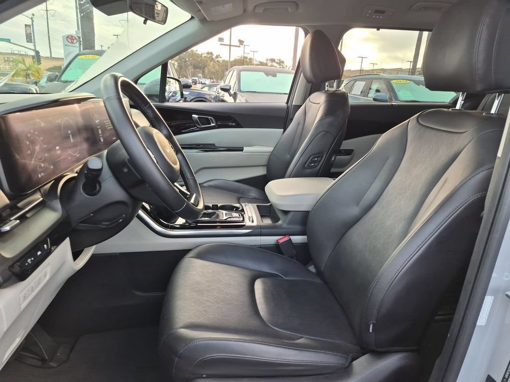 Certified 2023 Kia Carnival SX FWD image 19