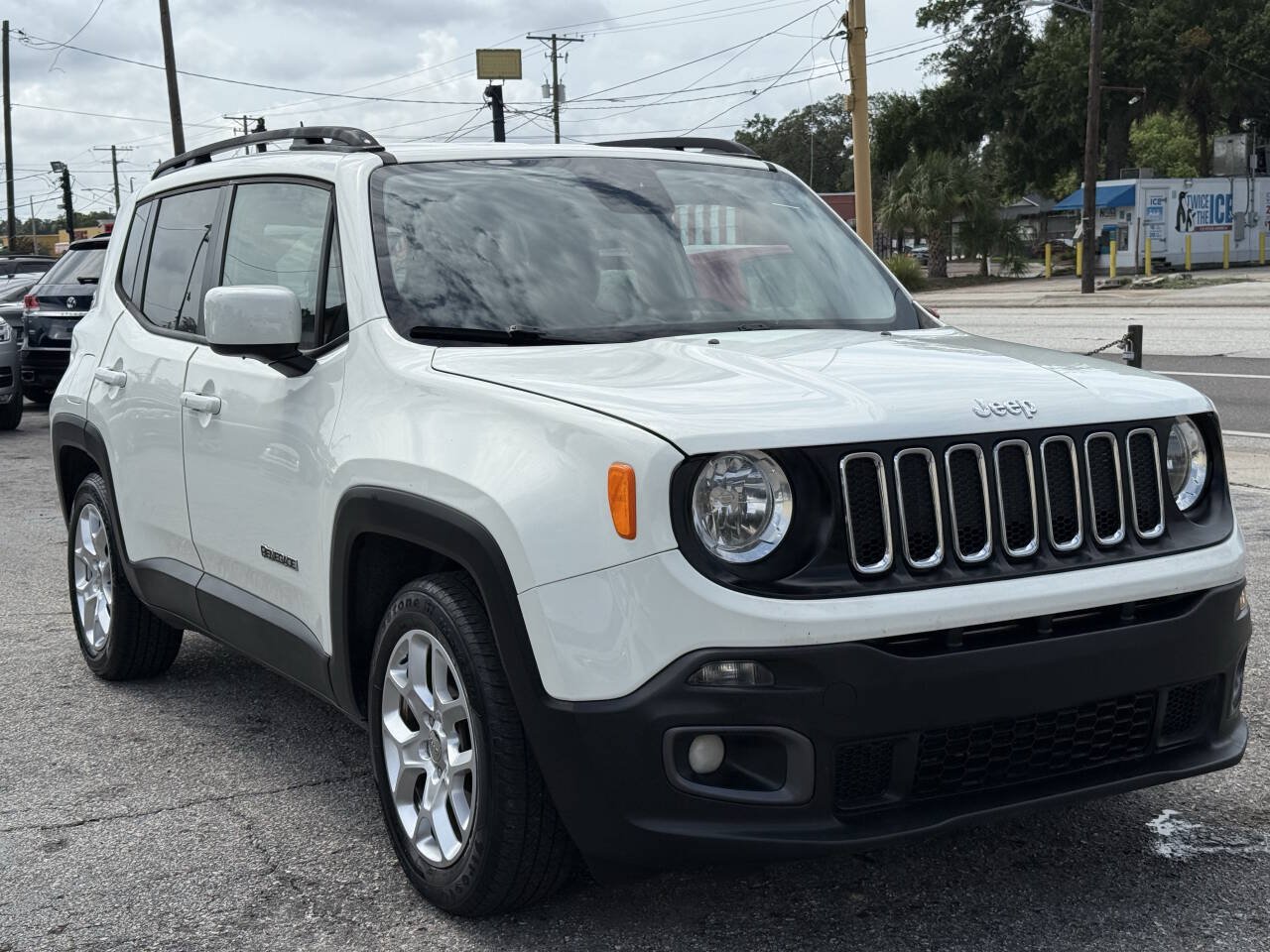 Used 2016 Jeep Renegade Latitude FWD image 9