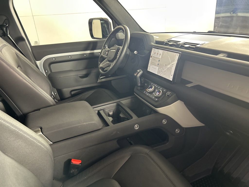 Used 2023 Land Rover Defender 130 SE image 27