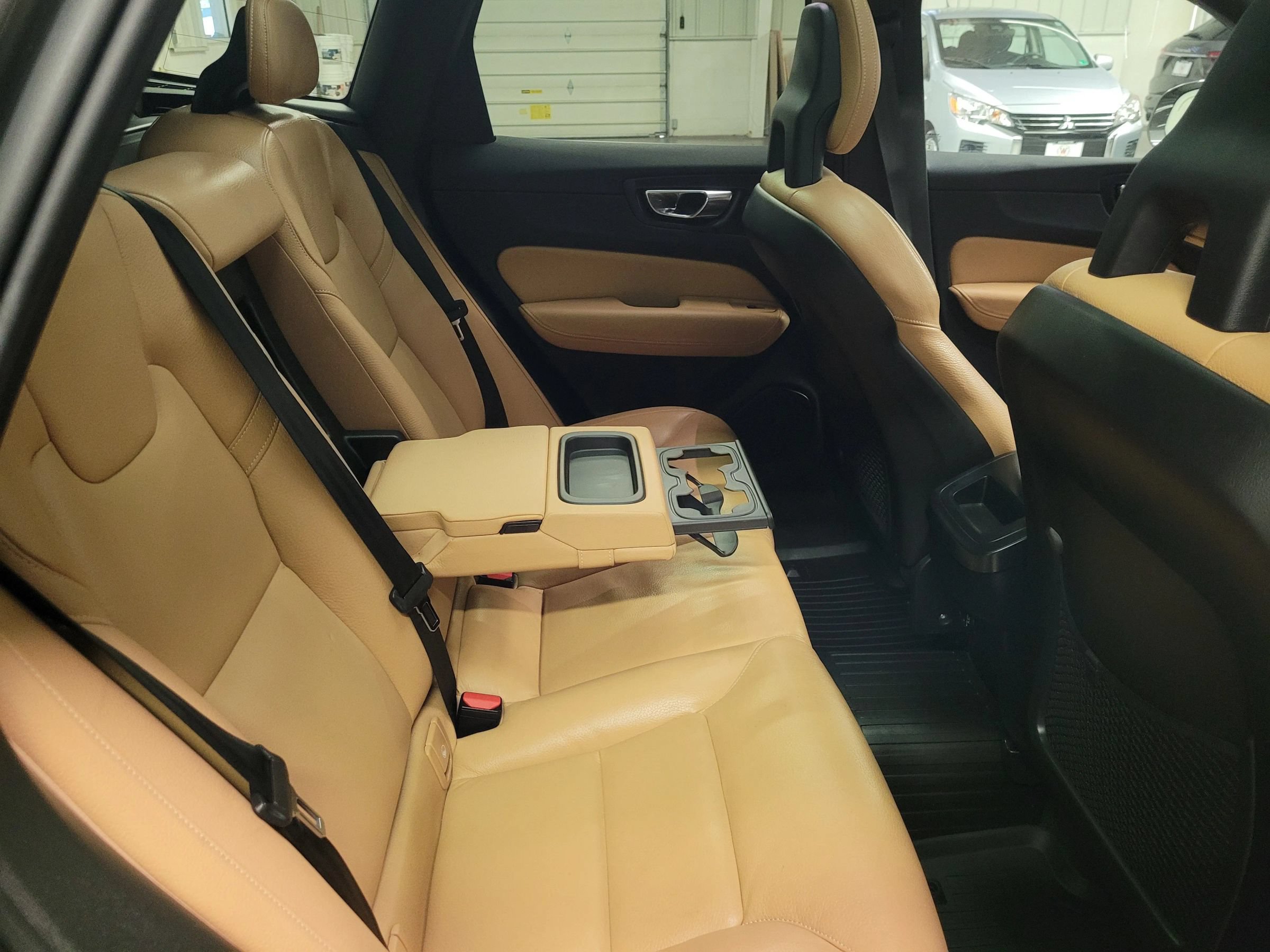 Used 2018 Volvo XC60 T5 Momentum w/ Vision Package AWD/4WD image 35