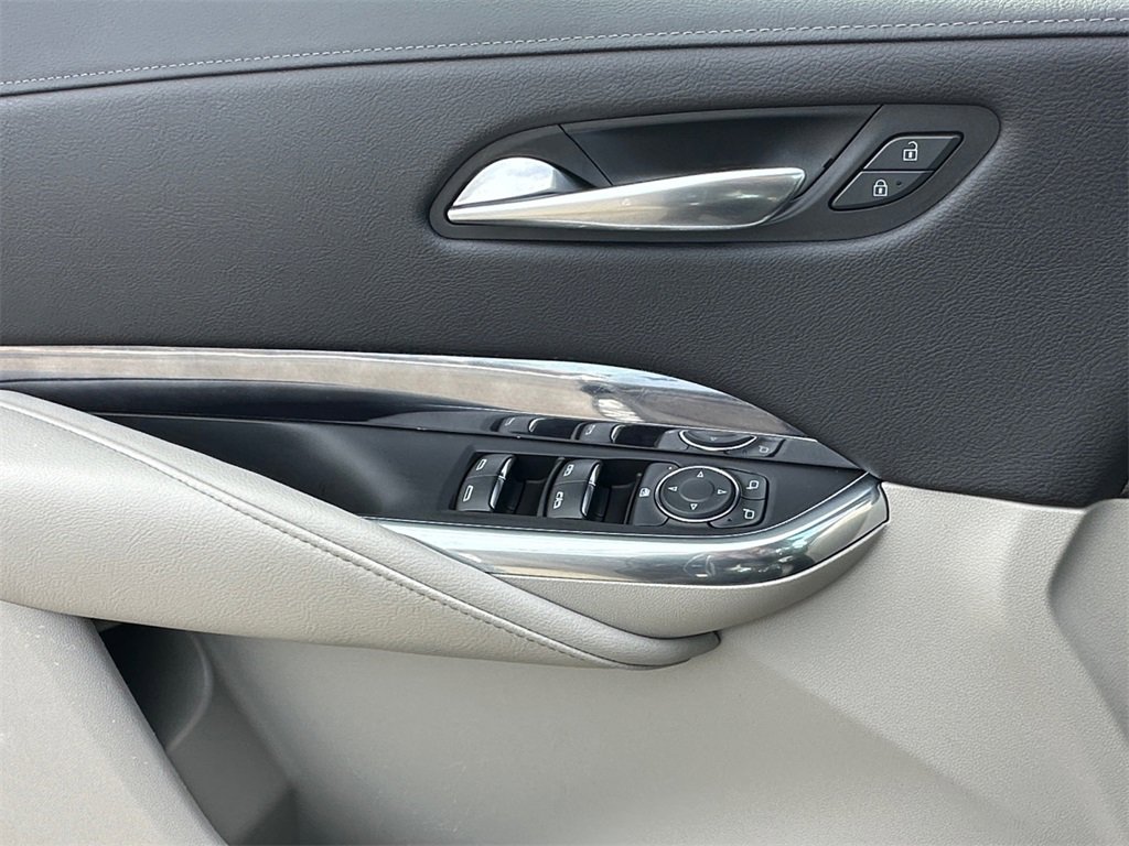 Used 2019 Cadillac XT4 Luxury w/ Cold Weather Package image 11