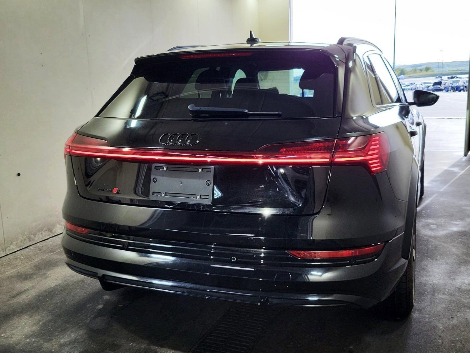 Used 2022 Audi e-tron S Premium Plus w/ 21" Black Optic Package image 6