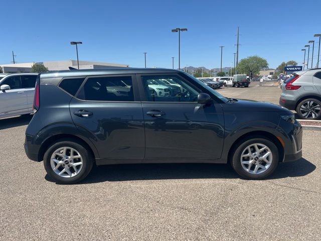 Used 2025 Kia Soul LX w/ LX Technology Package FWD image 2