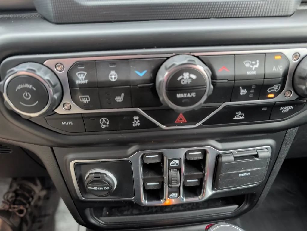 Used 2022 Jeep Wrangler Unlimited Sport AWD/4WD image 11