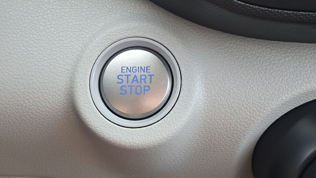 Certified 2025 Hyundai Venue SEL FWD image 23
