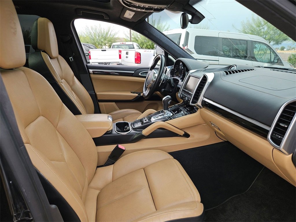 Used 2014 Porsche Cayenne Turbo image 28