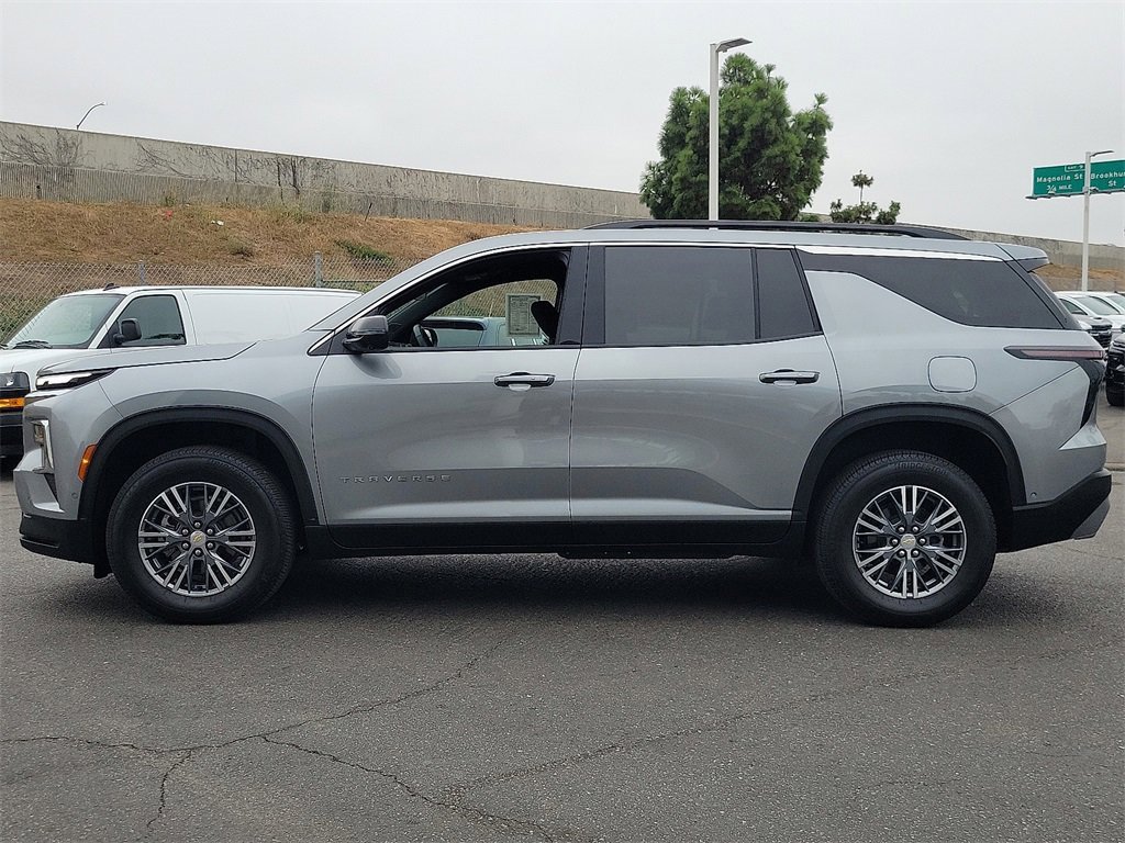 Used 2025 Chevrolet Traverse LT w/ Enhanced Driving Package image 27