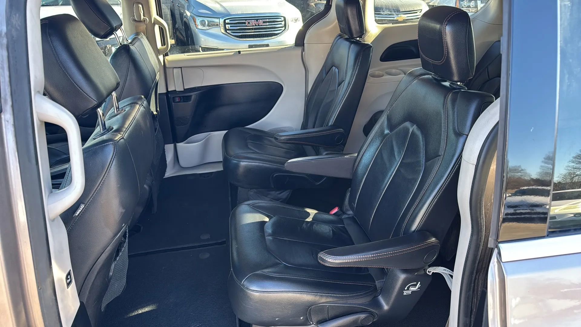 Used 2017 Chrysler Pacifica Touring-L image 22