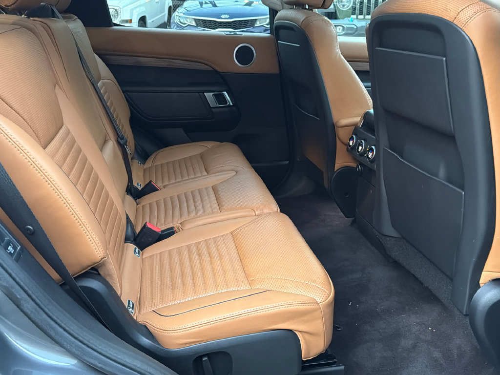 Used 2018 Land Rover Discovery HSE Luxury AWD/4WD image 14
