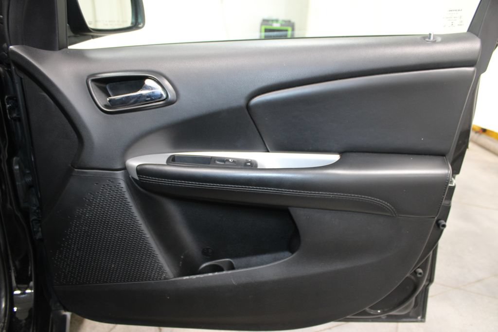 Used 2019 Dodge Journey SE w/ Connectivity Group FWD image 32