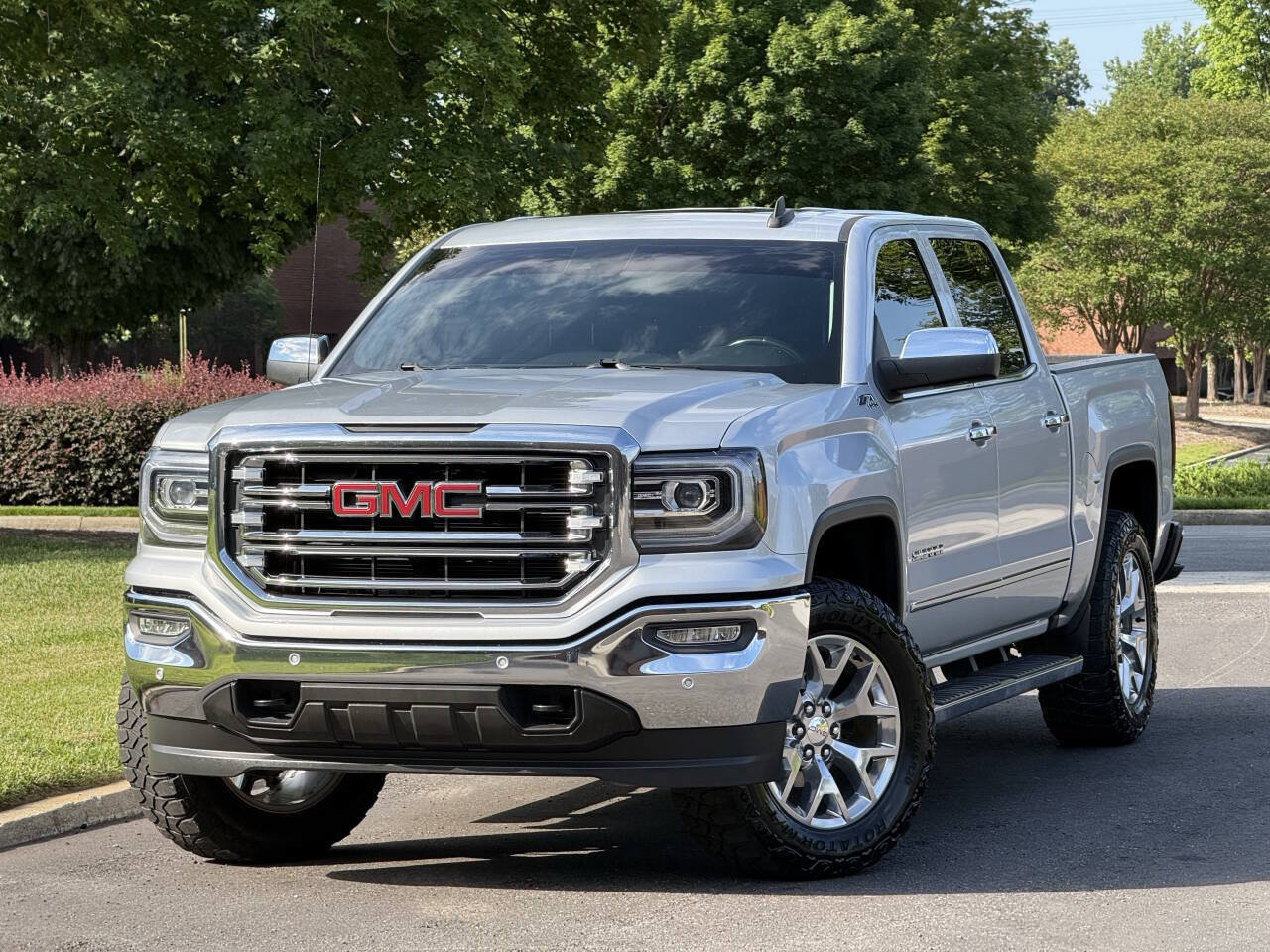 Used 2018 GMC Sierra 1500 SLT AWD/4WD image 1