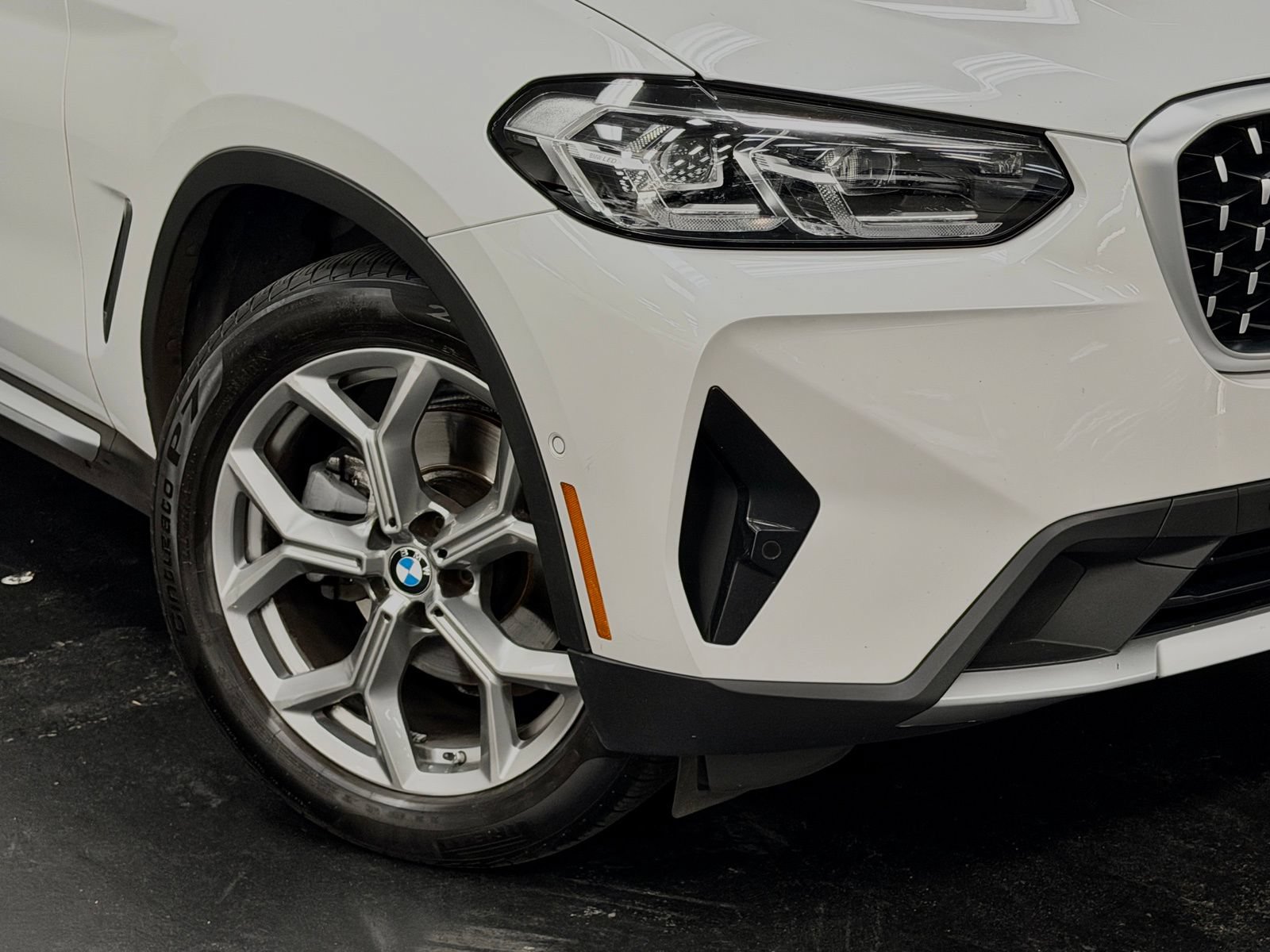 Used 2023 BMW X4 xDrive30i w/ Parking Assistance Package AWD/4WD image 4