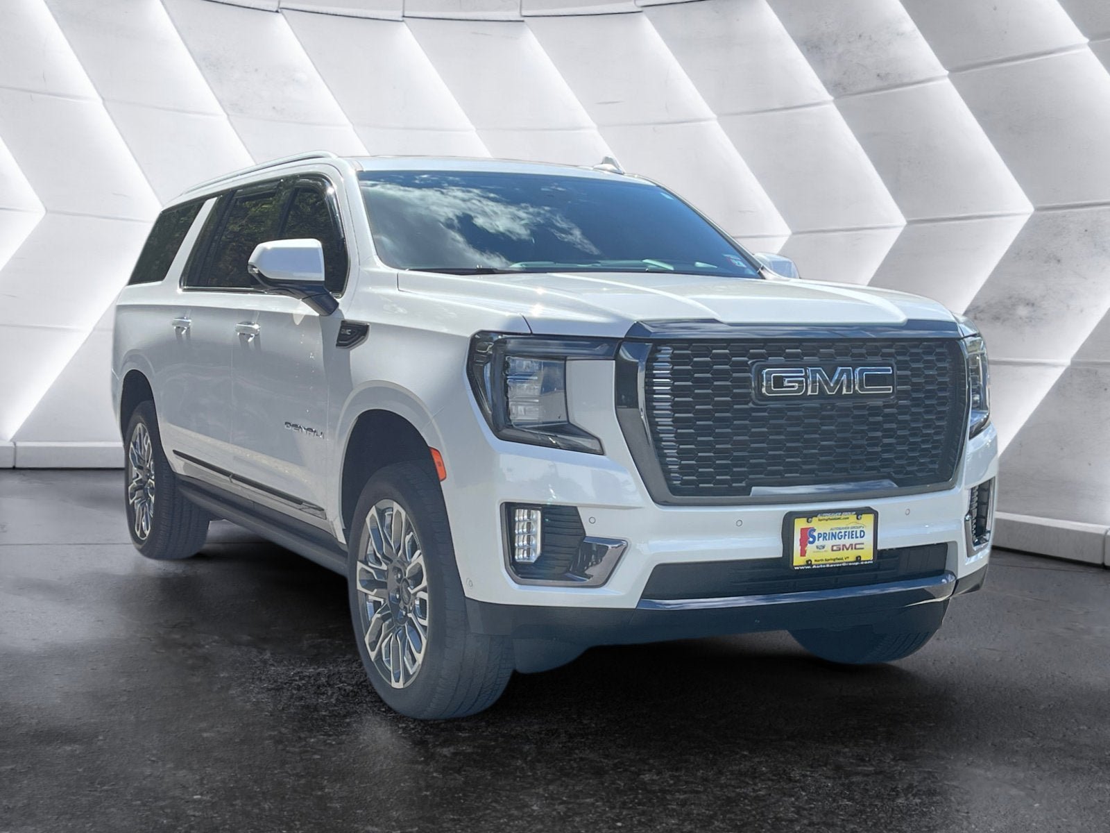 Used 2024 GMC Yukon XL Denali Ultimate AWD/4WD image 8