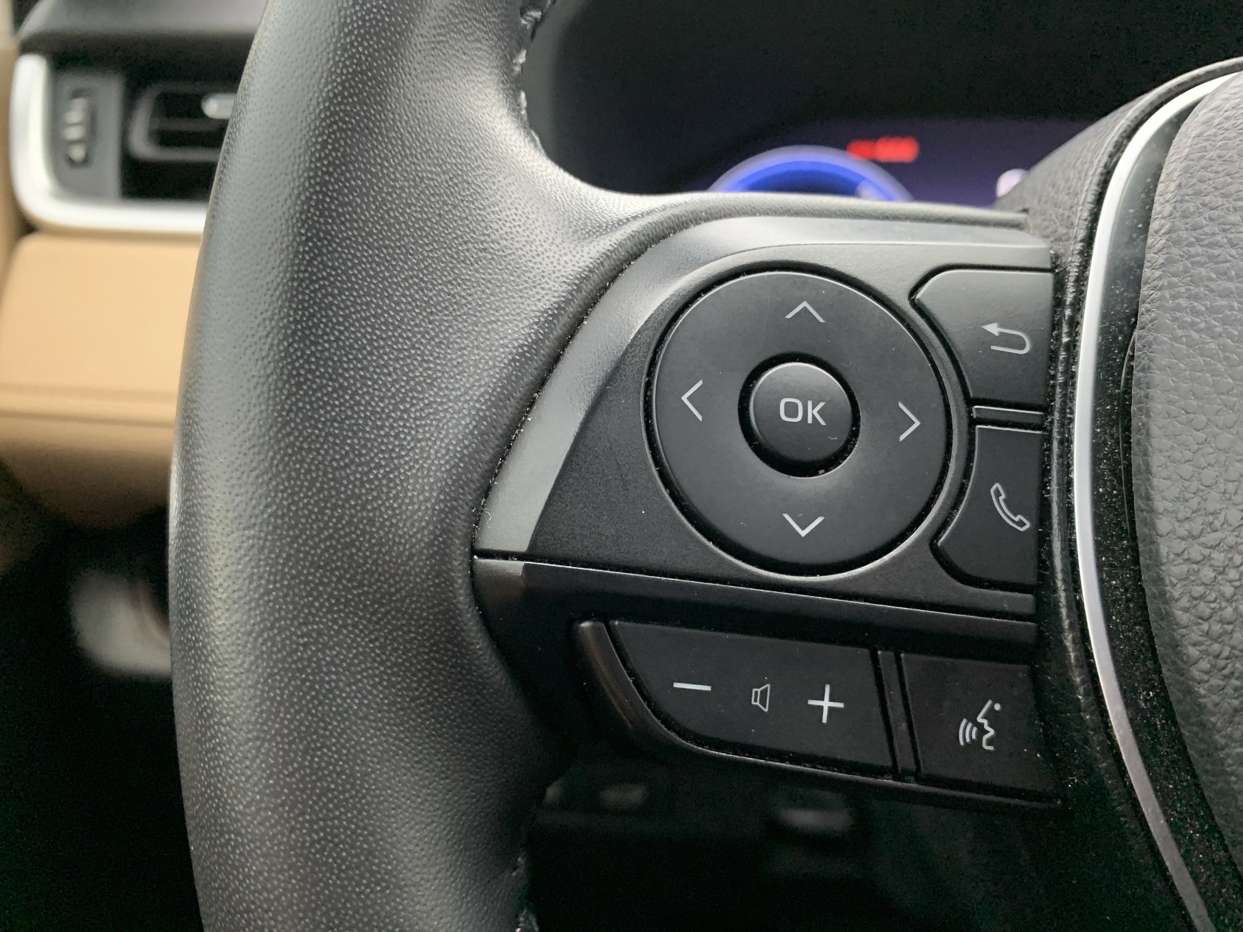 Used 2023 Toyota RAV4 Limited image 19