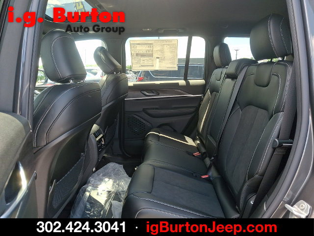 New 2026 Jeep Grand Cherokee Altitude AWD/4WD image 6