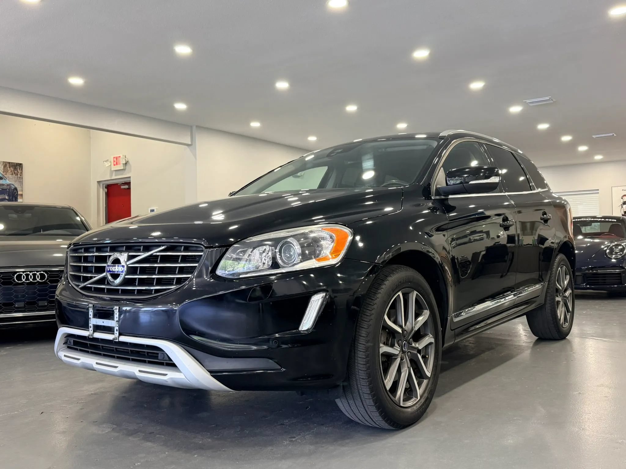 Used 2017 Volvo XC60 T6 Dynamic w/ Preferred Option Package AWD/4WD image 3