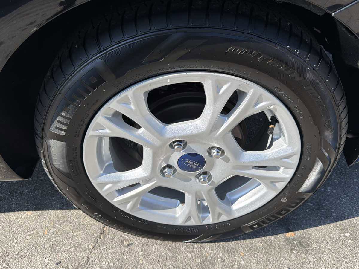 Used 2016 Ford Fiesta SE image 7