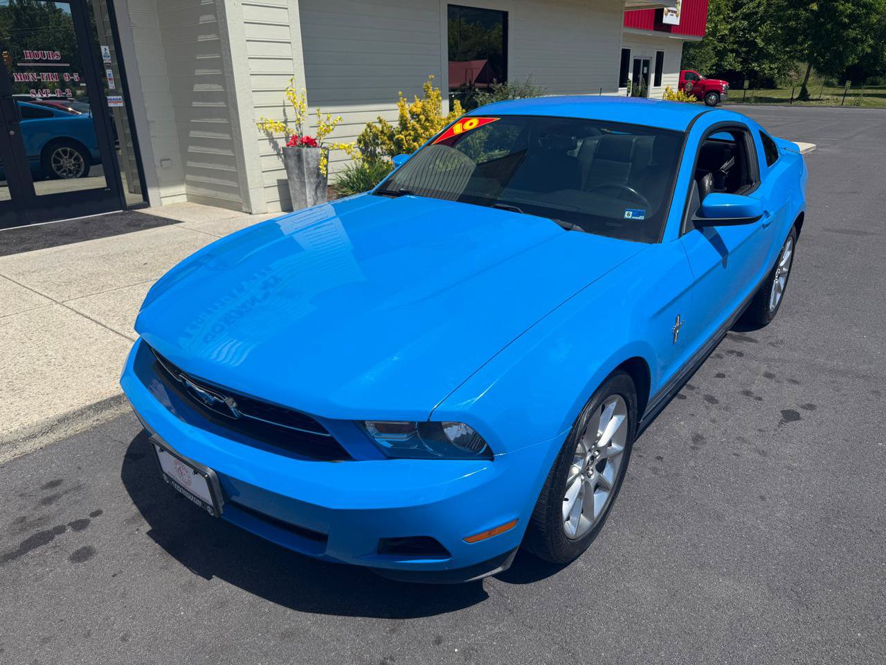 Used 2010 Ford Mustang Premium RWD image 3