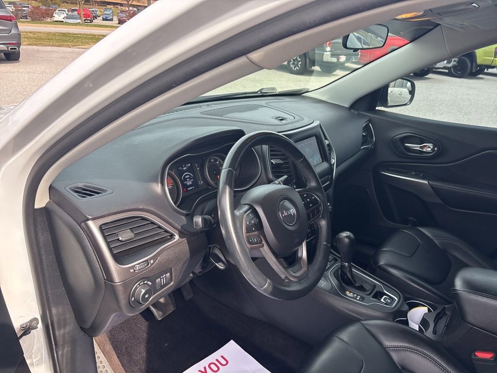 Used 2019 Jeep Cherokee Latitude Plus image 17