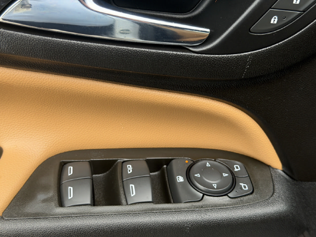 Used 2021 Chevrolet Equinox Premier FWD image 19