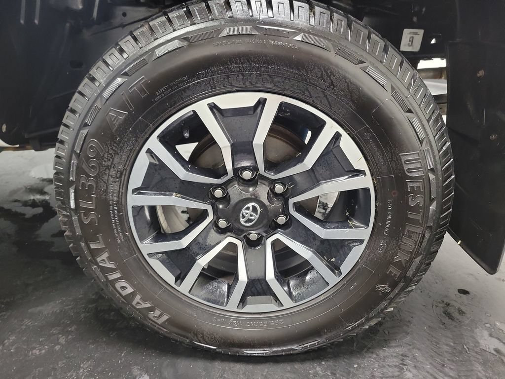 Used 2021 Toyota Tacoma TRD Sport AWD/4WD image 10