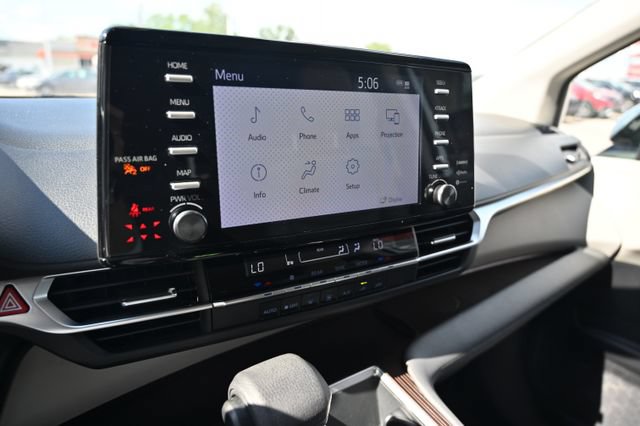 Used 2023 Toyota Sienna LE AWD/4WD image 17