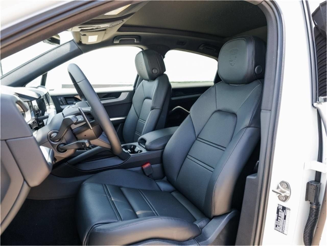 Certified 2025 Porsche Cayenne Coupe AWD/4WD image 5