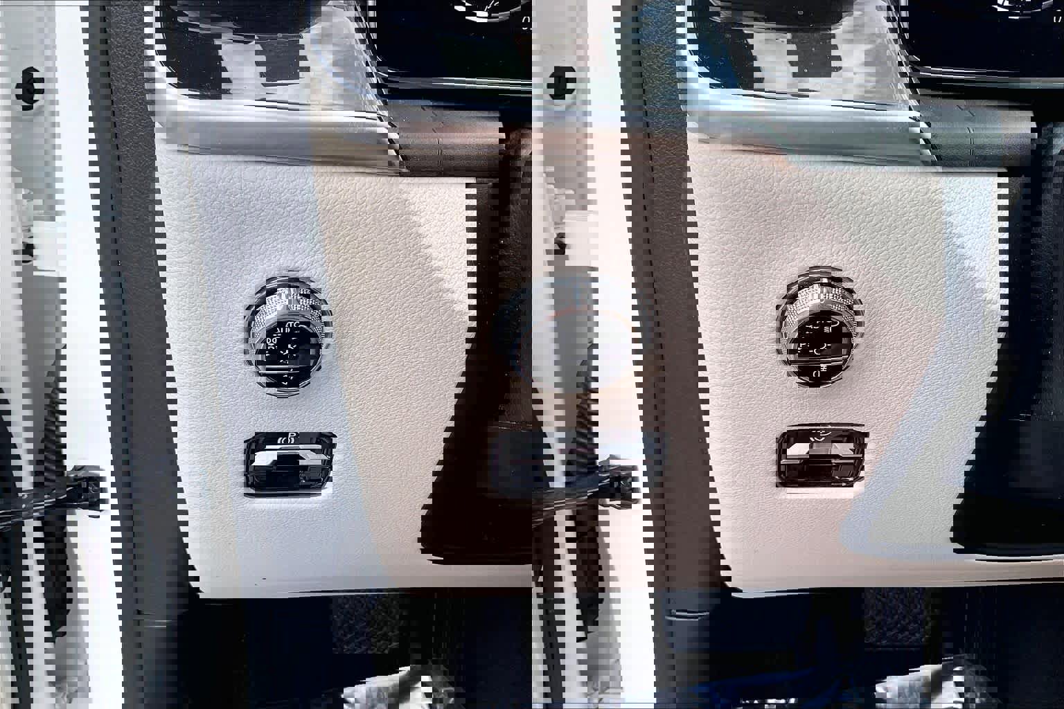 Used 2023 Mercedes-Benz GLC 300 GLC 300 image 32