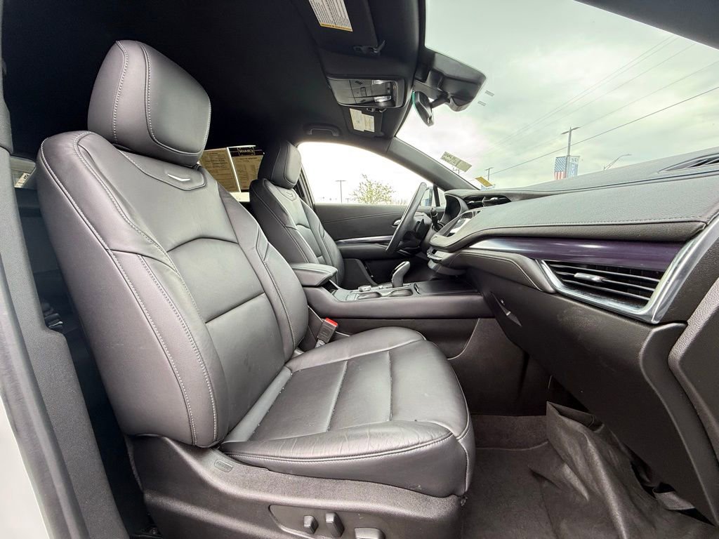 Used 2023 Cadillac XT4 Luxury w/ Cold Weather Package image 28