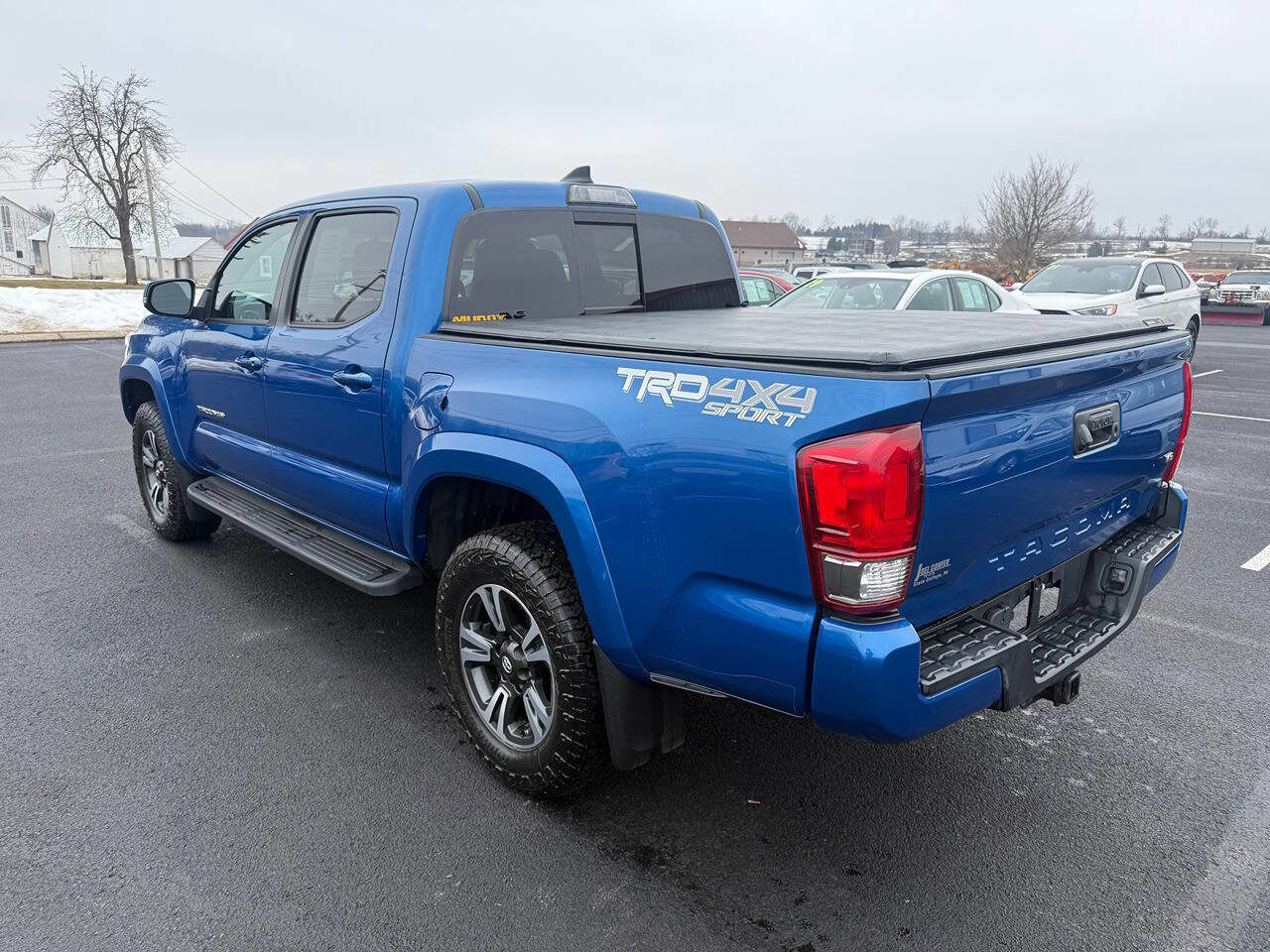 Used 2017 Toyota Tacoma TRD Sport w/ Tow Package (A/T) image 4
