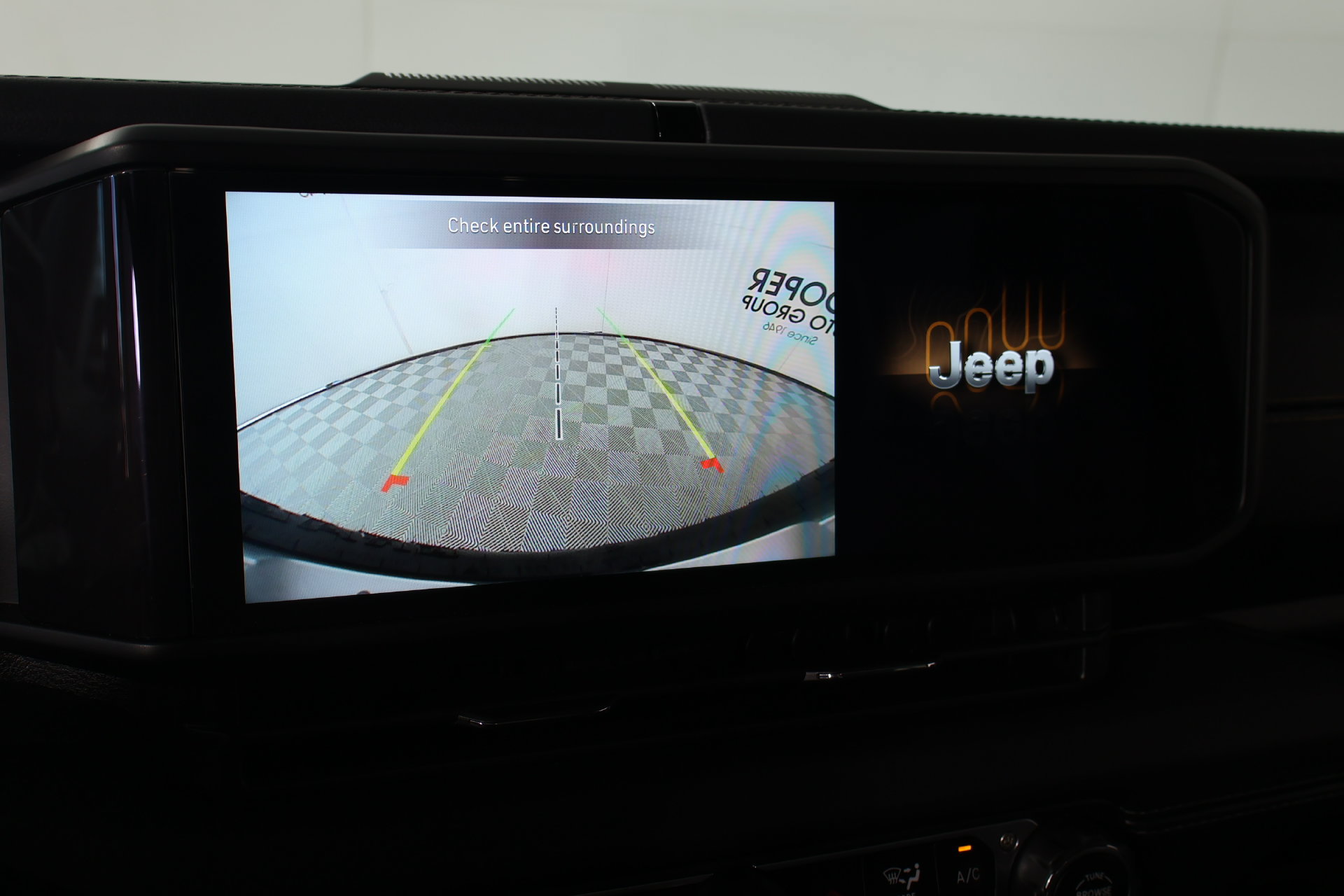 Used 2024 Jeep Wrangler Unlimited Sahara AWD/4WD image 6