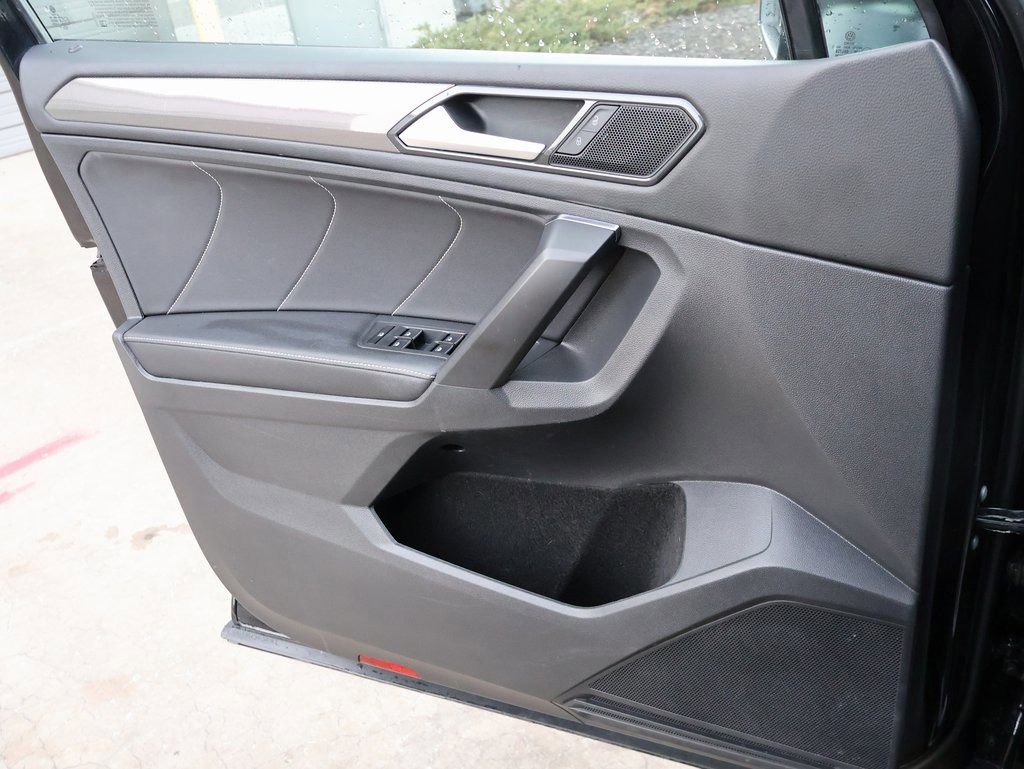Used 2022 Volkswagen Tiguan SE image 36