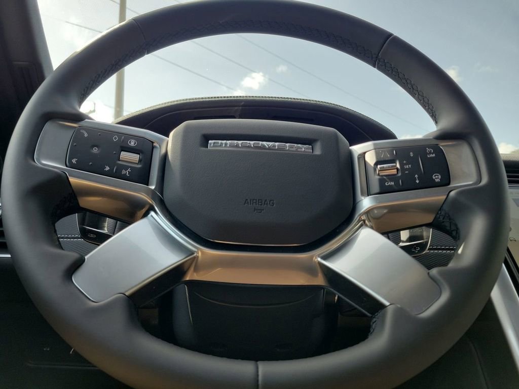 Used 2025 Land Rover Discovery Dynamic SE AWD/4WD image 29