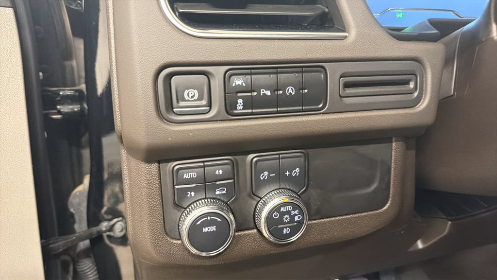 Used 2024 GMC Yukon SLT AWD/4WD image 18
