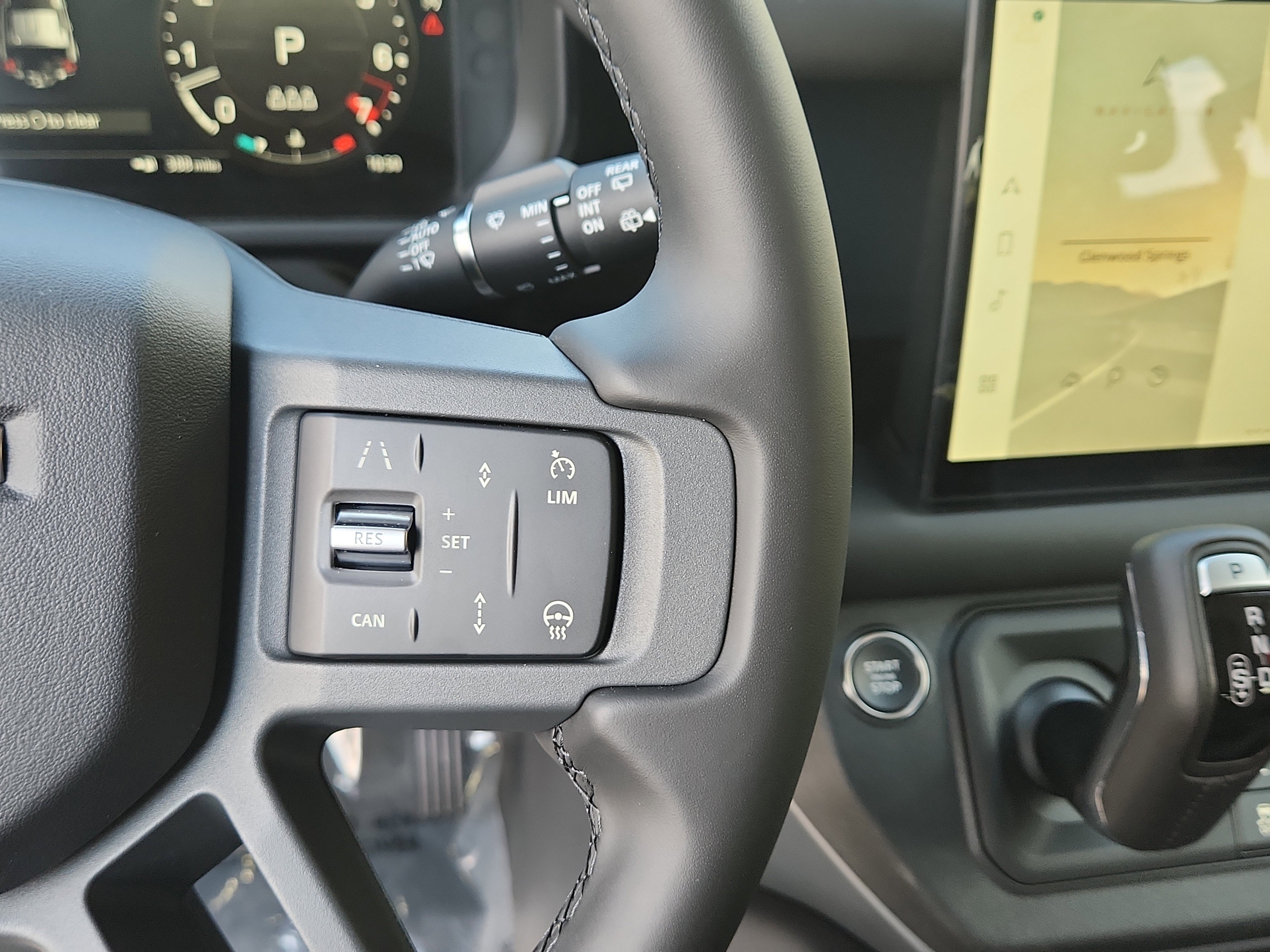 New 2025 Land Rover Defender 110 X-Dynamic SE image 24